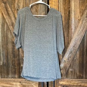 Gray shirt sleeved tee